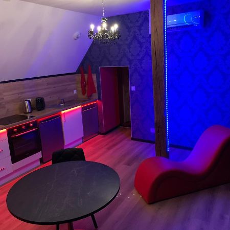 Love Room Avec Jacuzzi Prive Bonnetable Exteriör bild