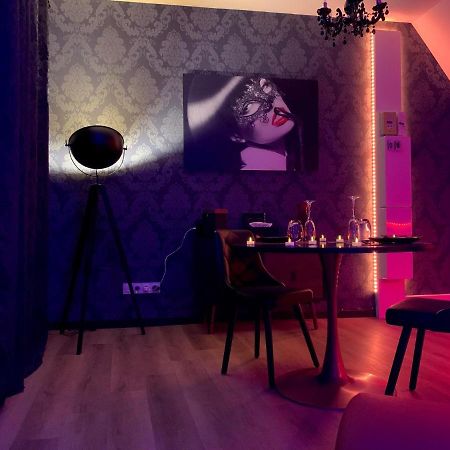 Love Room Avec Jacuzzi Prive Bonnetable Exteriör bild
