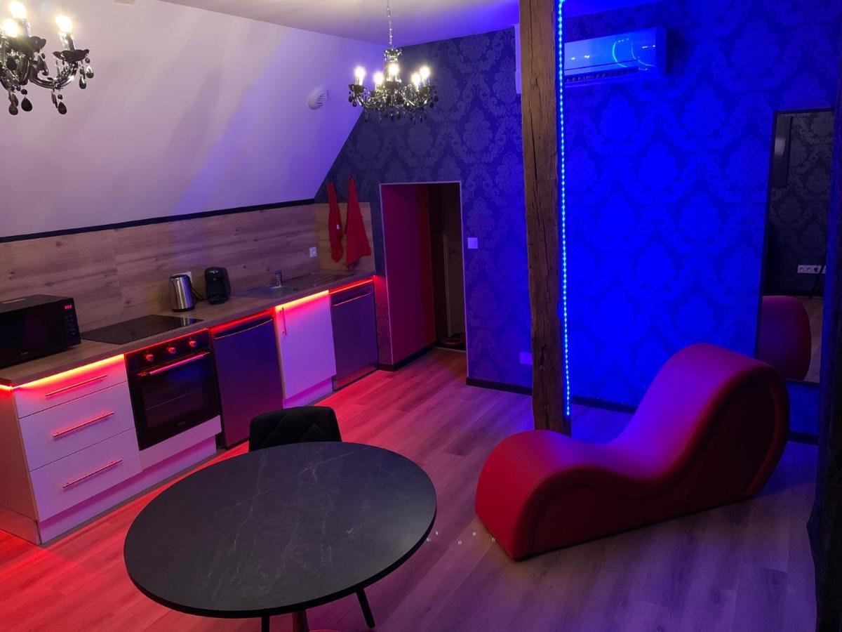 Love Room Avec Jacuzzi Prive Bonnetable Exteriör bild